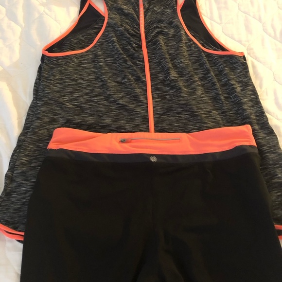 Mid calf yoga pants with top - Picture 3 of 4